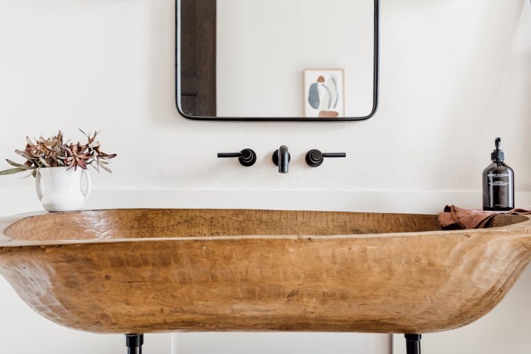5 Genius Powder Room Décor Concepts from Inside Designers