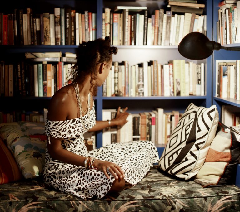 6 Tricks to Create a Cozy Studying Nook at Residence, In line with Designers 6 Tricks to Create a Cozy Studying Nook at Residence, In line with Designers
