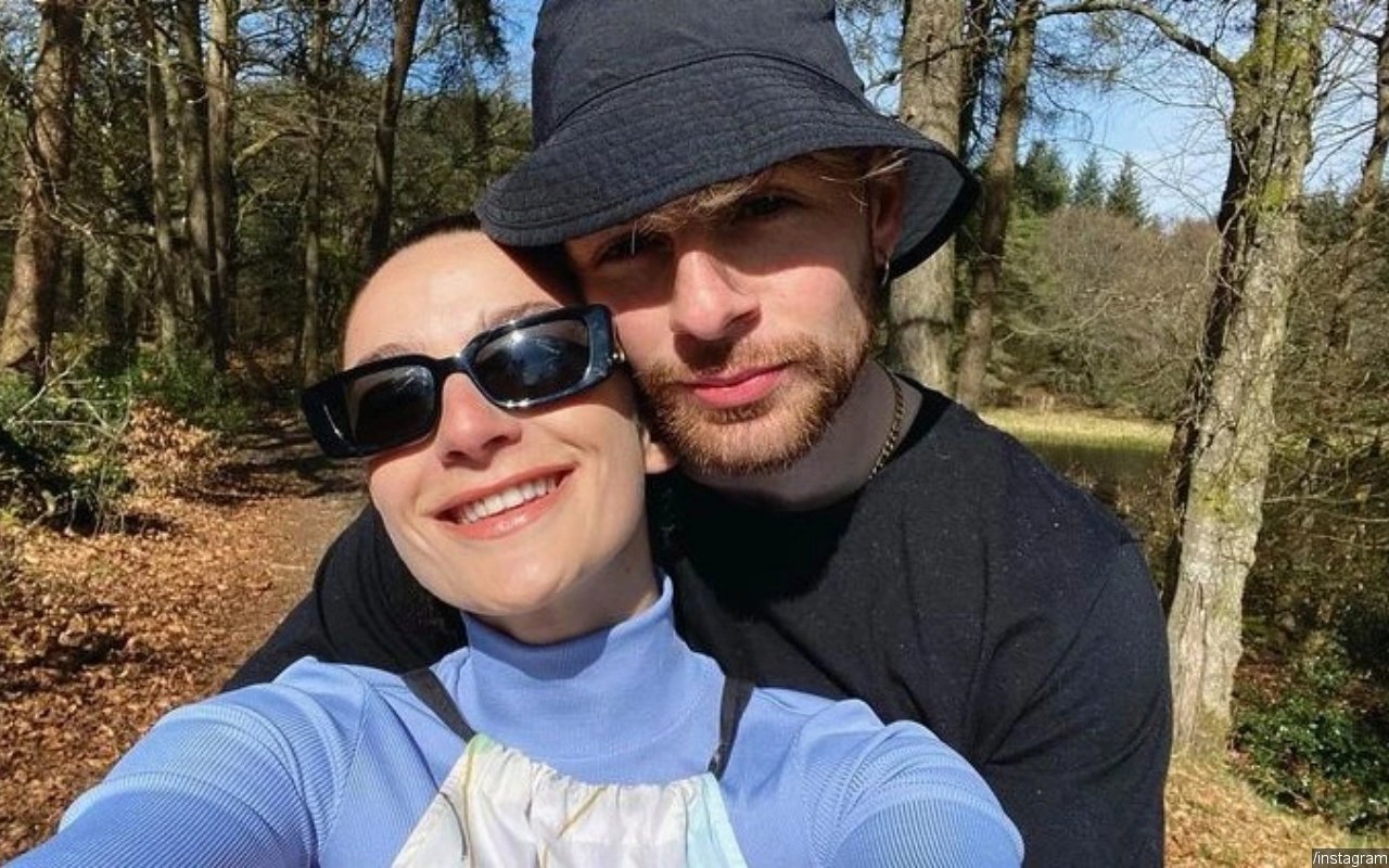 Tom Grennan Will not Have ‘Huge Showbiz’ Wedding ceremony After Secretly Getting Engaged to Danniella Carraturo