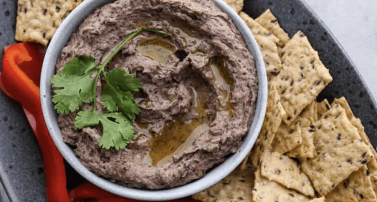 Black Bean Hummus | The Recipe Critic
