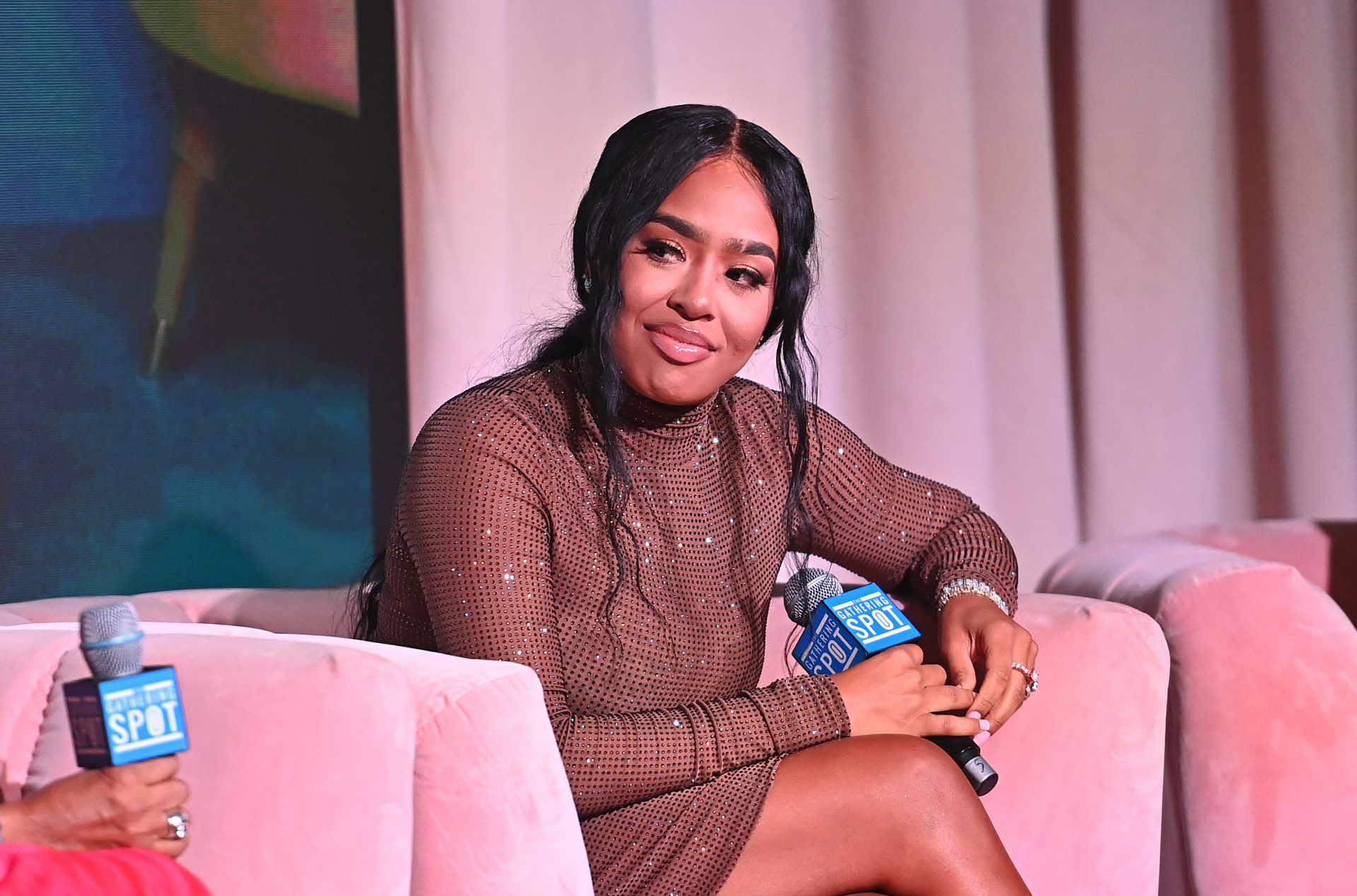 B. Simone Break up Twitter After Revealing She Does not Bathe Day by day