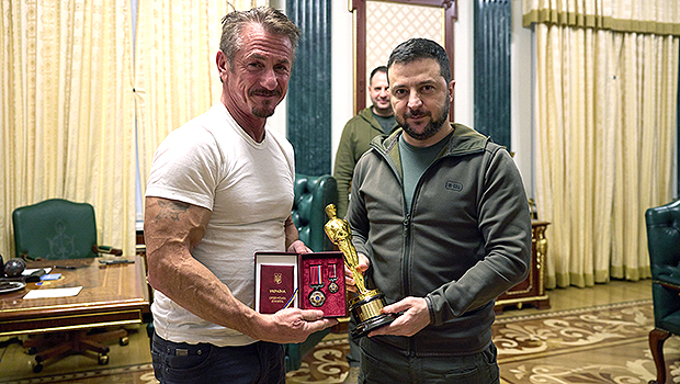 Sean Penn Visits Ukraine President Zelensky & Offers Him His Oscar – Hollywood Life