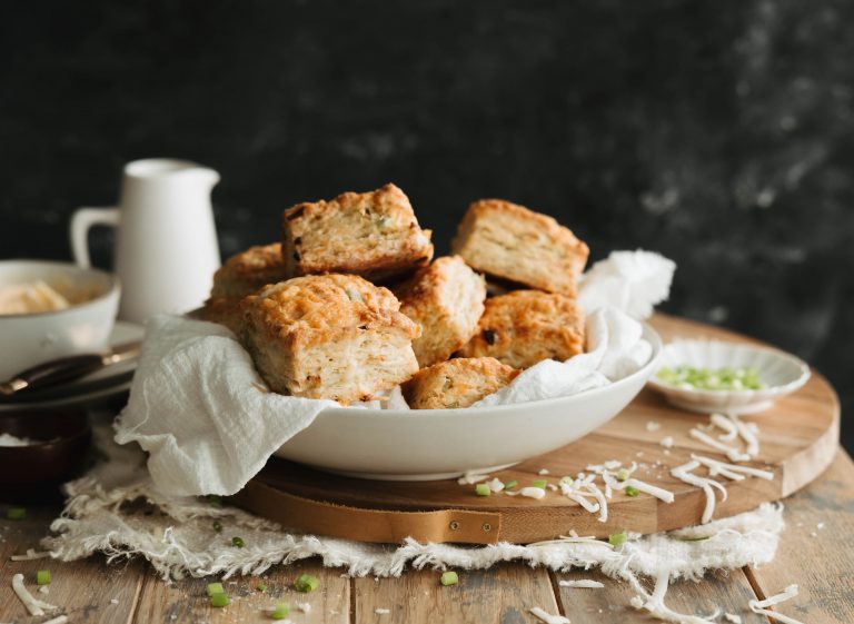 Simple Bitter Cream and Onion Biscuits With Fluffy, Flaky Layers Simple Bitter Cream and Onion Biscuits With Fluffy, Flaky Layers