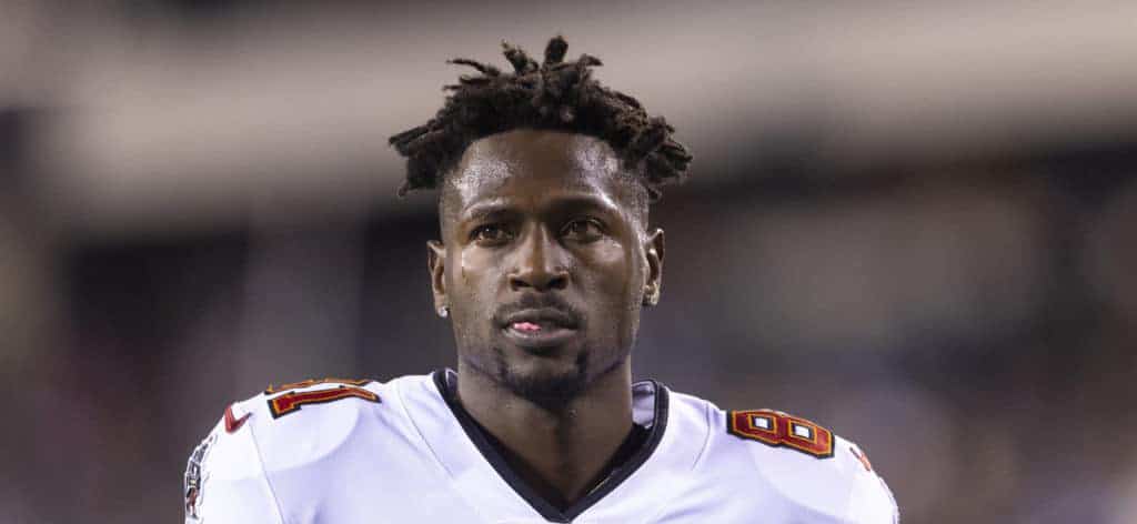 Arrest Warrant Issued For Antonio Brown On Battery Fees