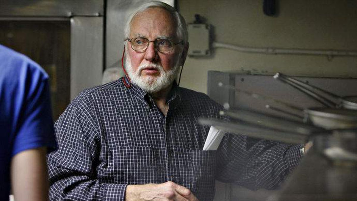 ‘Fats Willie’ hangs up fry basket, turns over venerable seafood restaurant to household