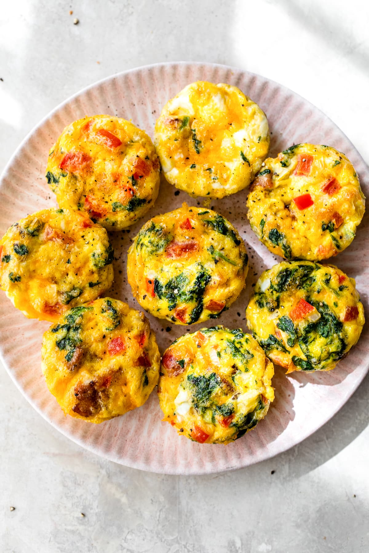 Egg Muffins (Loaded with Veggies, Bacon and Cheese) Egg Muffins (Loaded with Veggies, Bacon and Cheese)
