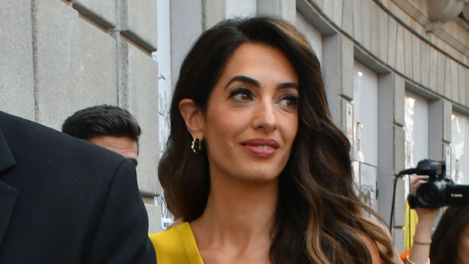 Amal Clooney Simply Gave One among Summer time’s Most Contentious Equipment Her Stamp of Approval