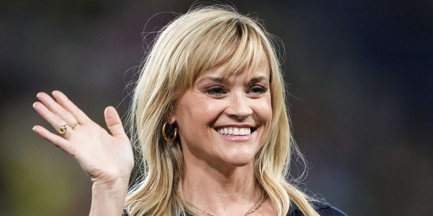 Reese Witherspoon Has a Factor for This Fall-Excellent Wardrobe Staple
