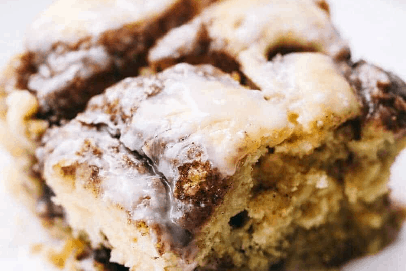 Cinnamon Roll Cake (Heat and Gooey!)