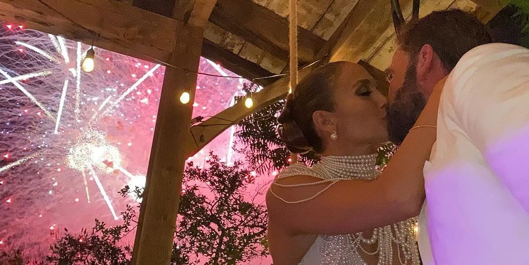 Jennifer Lopez and Ben Affleck Share New Marriage ceremony Photographs for Anniversary