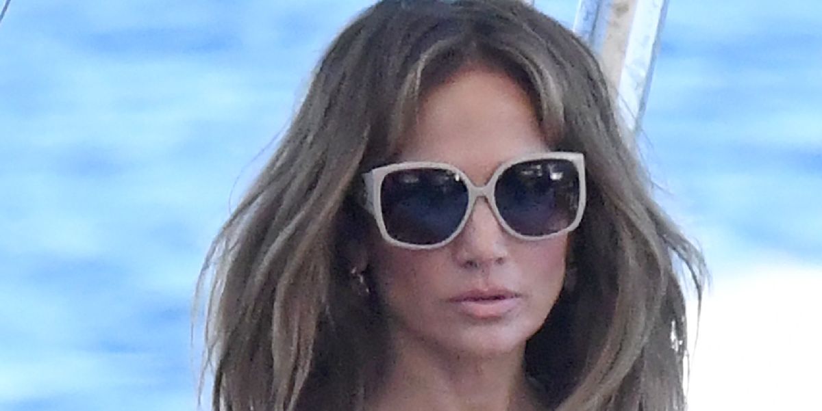 Jennifer Lopez Wears Black String Bikini as a High In Capri