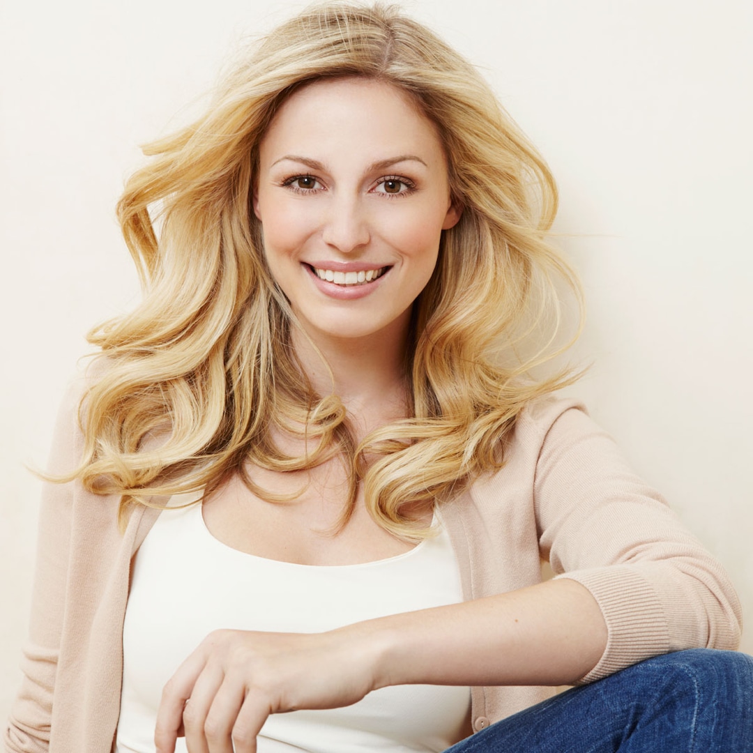Right here’s the Secret To Getting Bouncy, Lasting Curls With Zero Effort