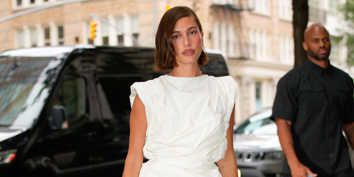 Hailey Bieber’s Daring Tangerine Bag Is ,400, however This One Is 