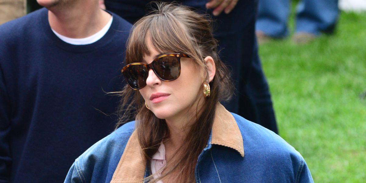 Dakota Johnson’s Informal Telluride Competition Model Is Good Fall Outfit Inspiration