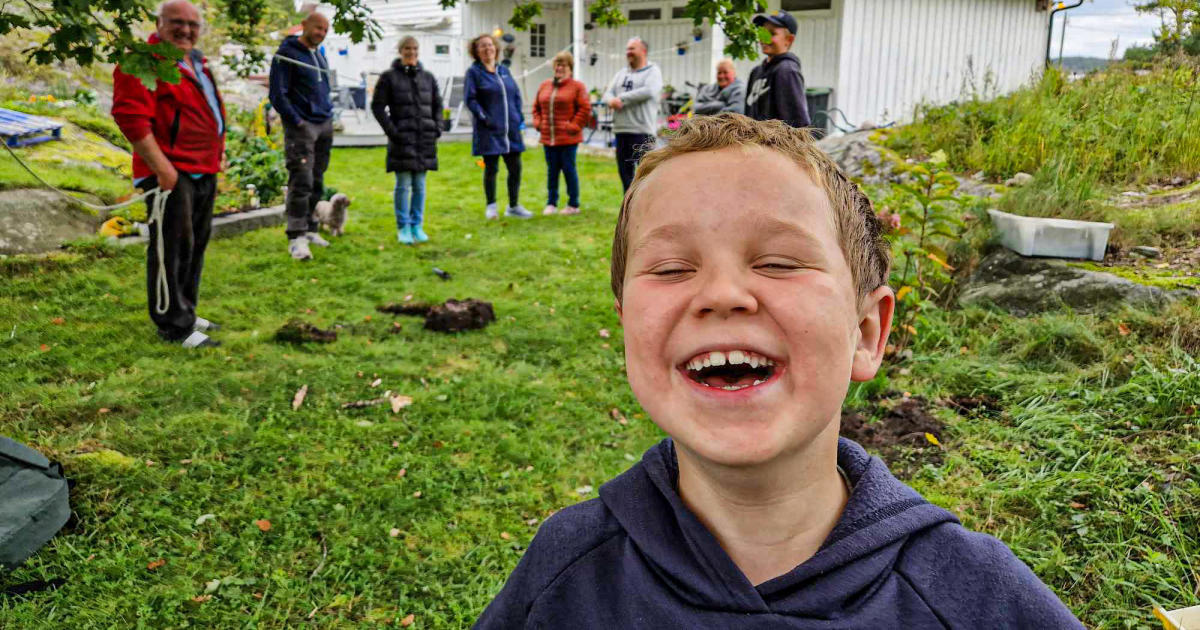 Household utilizing steel detector to search for misplaced earring as a substitute finds treasures from Viking-era burial