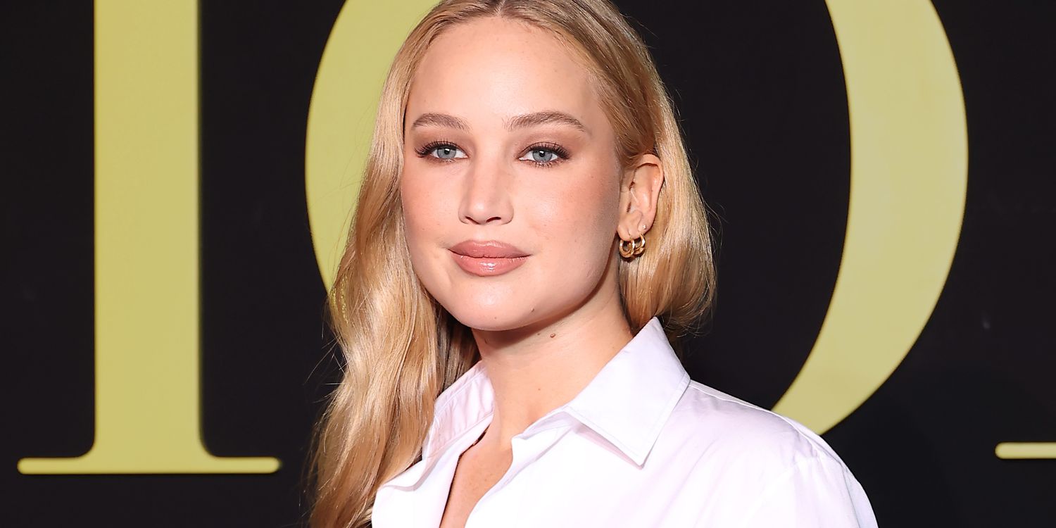 Jennifer Lawrence’s Tremendous Funky Asymmetrical Bag Elevates Fundamentals