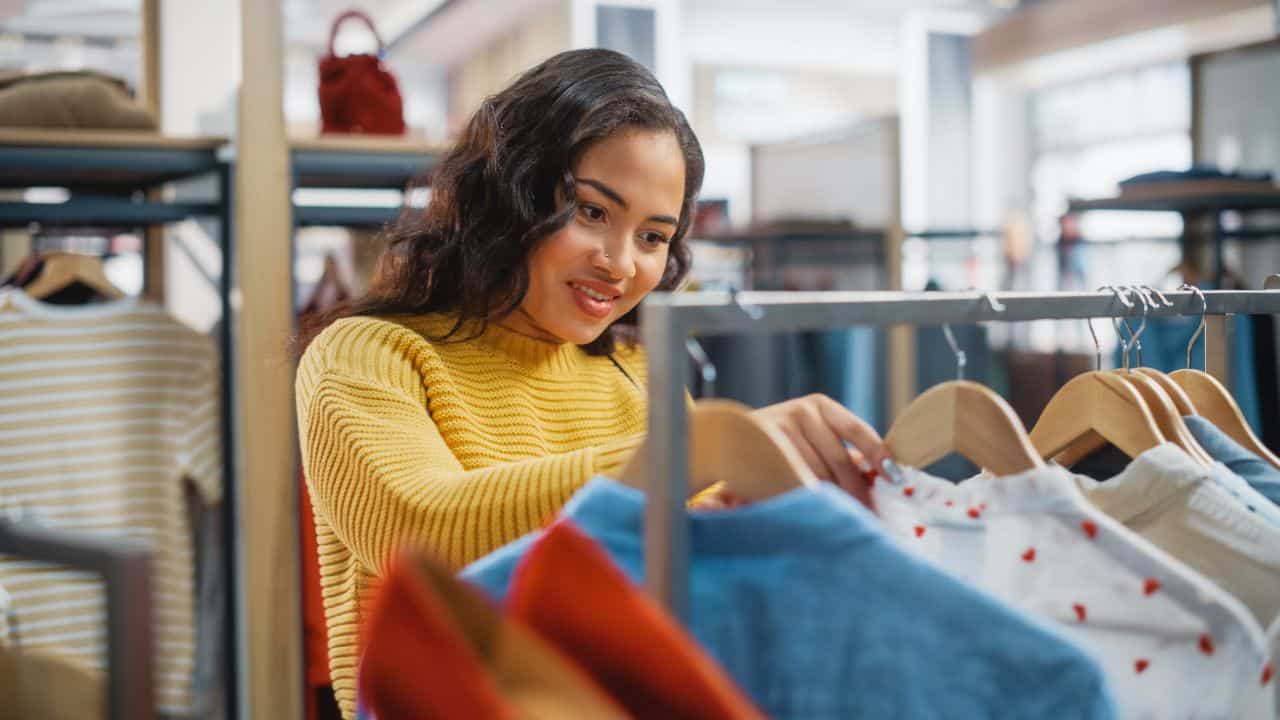 Turning Wardrobe Muddle Into Money: The High 16 Apps for Garments Reselling