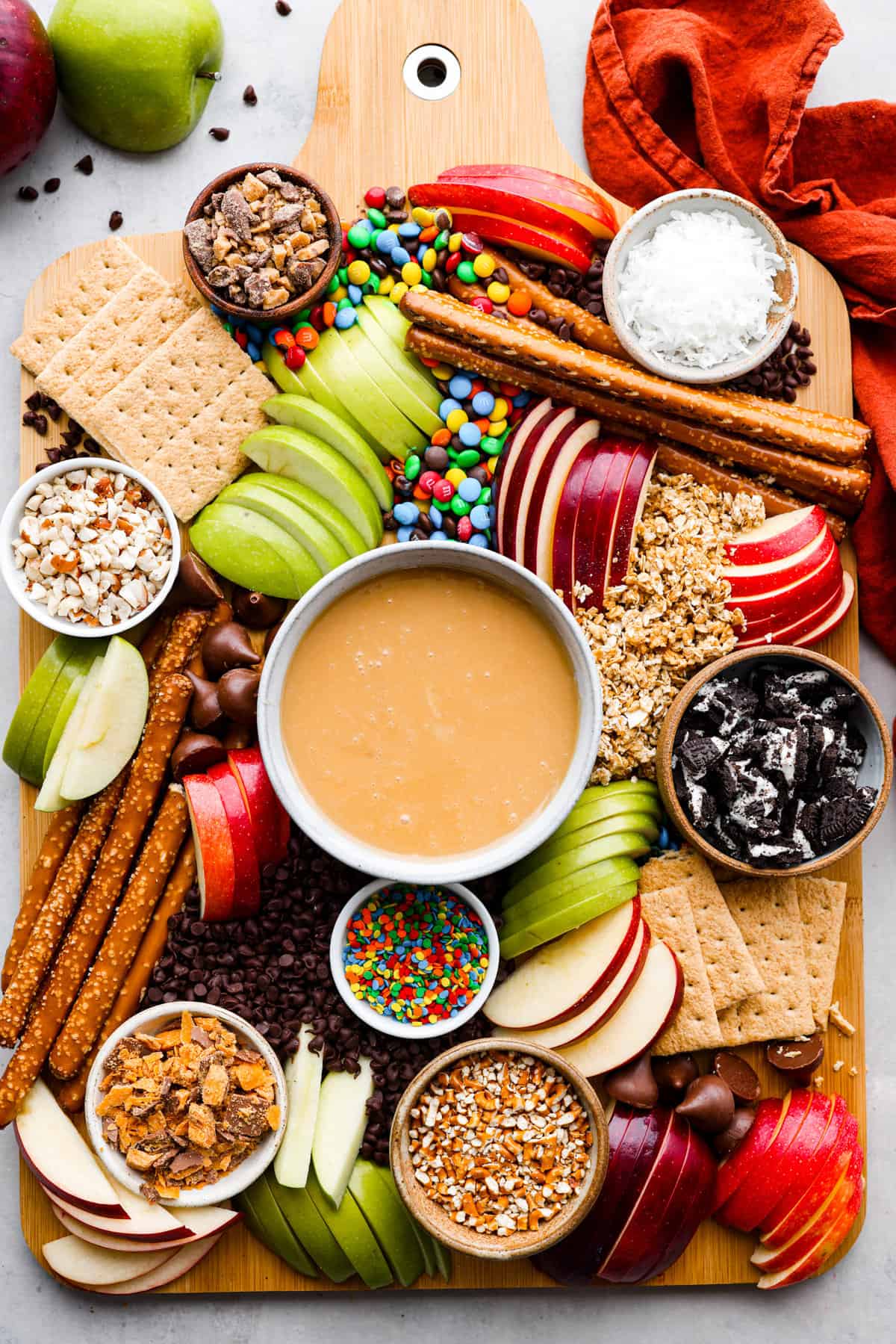 Caramel Apple Charcuterie Board (Excellent for Fall!) Caramel Apple Charcuterie Board (Excellent for Fall!)