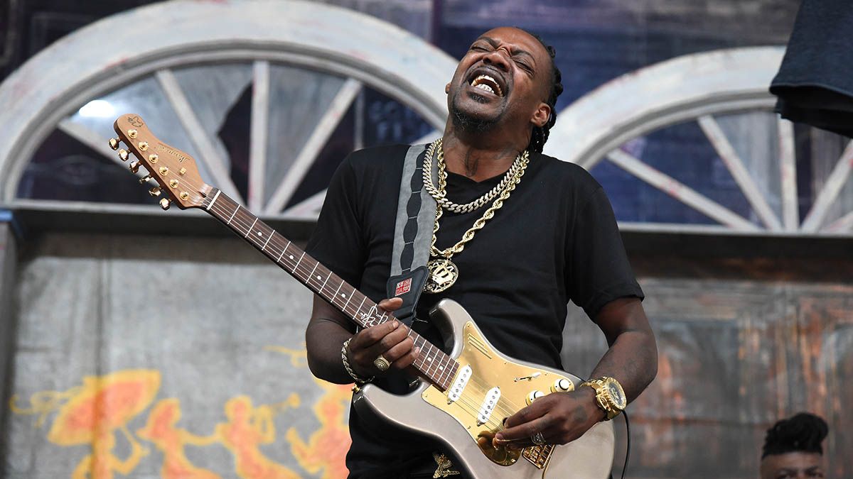 He’s thought-about one of many high blues guitarists on the earth, however no person performs pentatonics like Eric Gales – study his tastiest licks