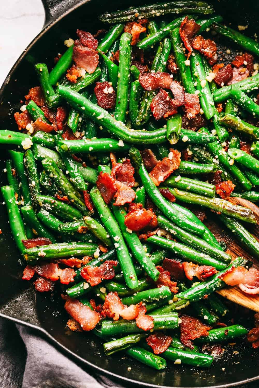 Garlic Parmesan Inexperienced Beans with Bacon