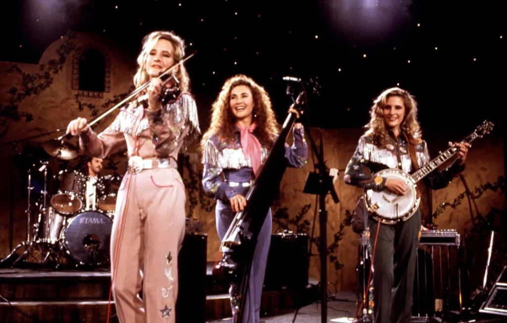 Dixie Chicks co-founder Laura Lynch lifeless at 65 after automotive crash
