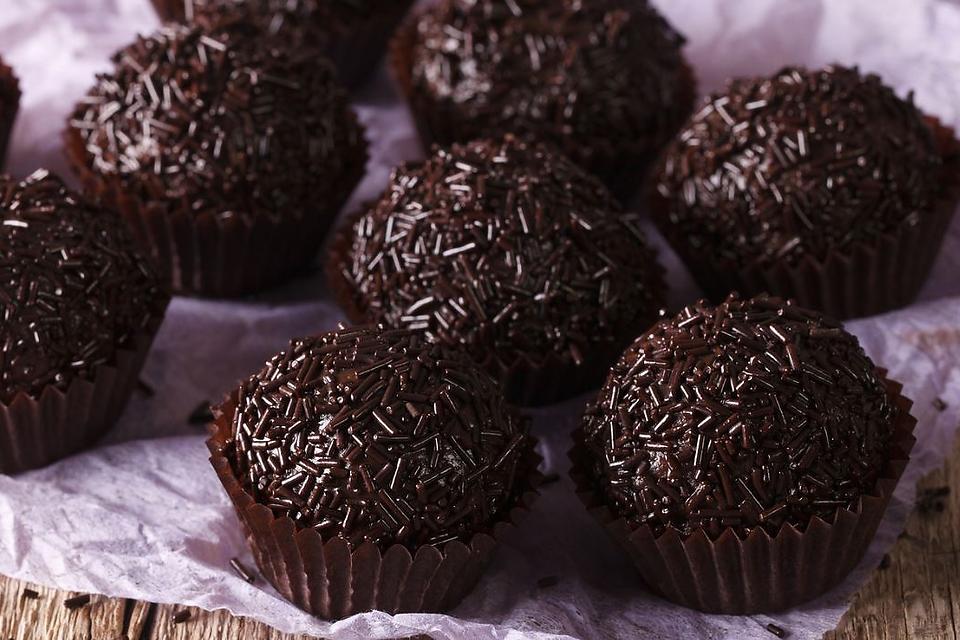 4-Ingredient Chocolate Brigadeiro Recipe Is Heaven In 15 Minutes | Sweet 4-Ingredient Chocolate Brigadeiro Recipe Is Heaven In 15 Minutes | Sweet