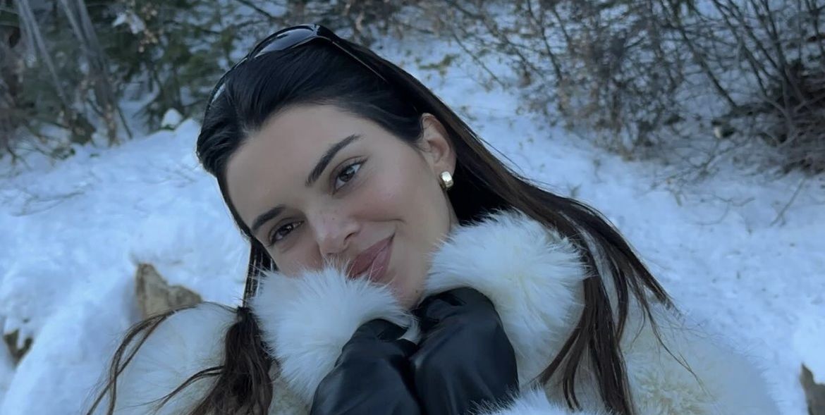 Kendall Jenner Does Luxurious ​​Après-Ski Dressing in White Fur Coat
