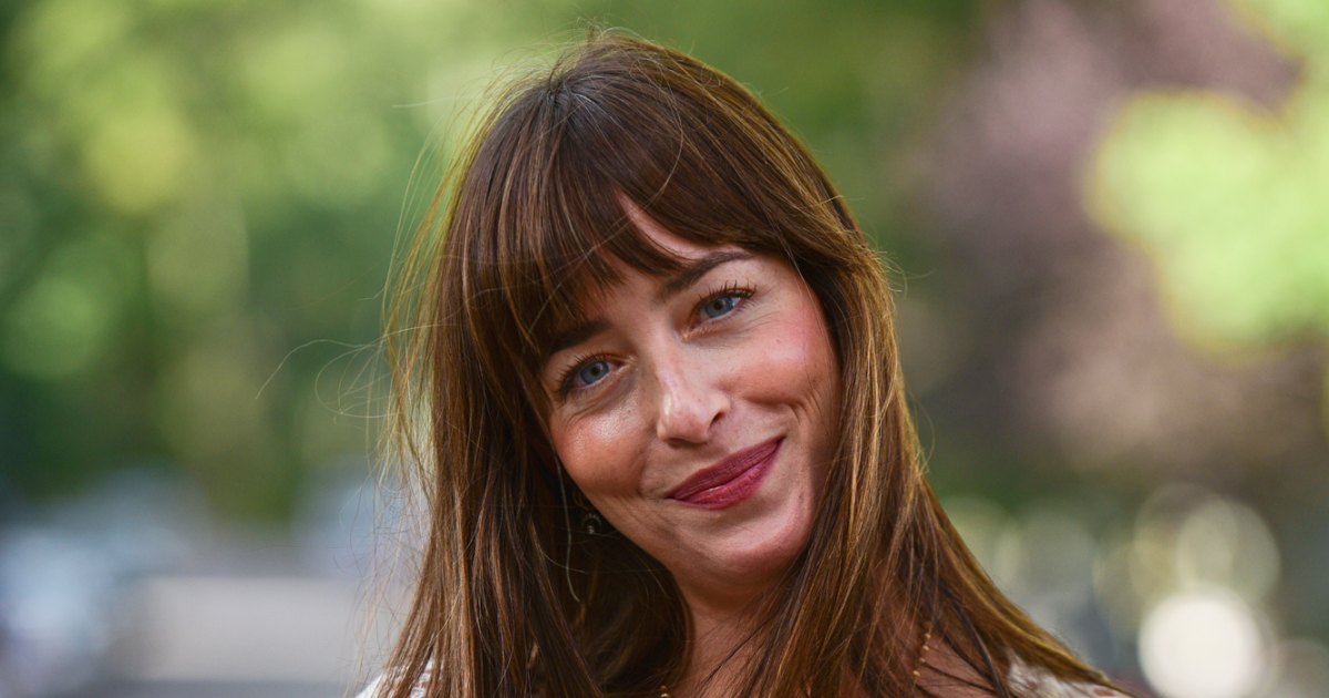 Dakota Johnson Clarifies Her 14-Hour Sleep Schedule