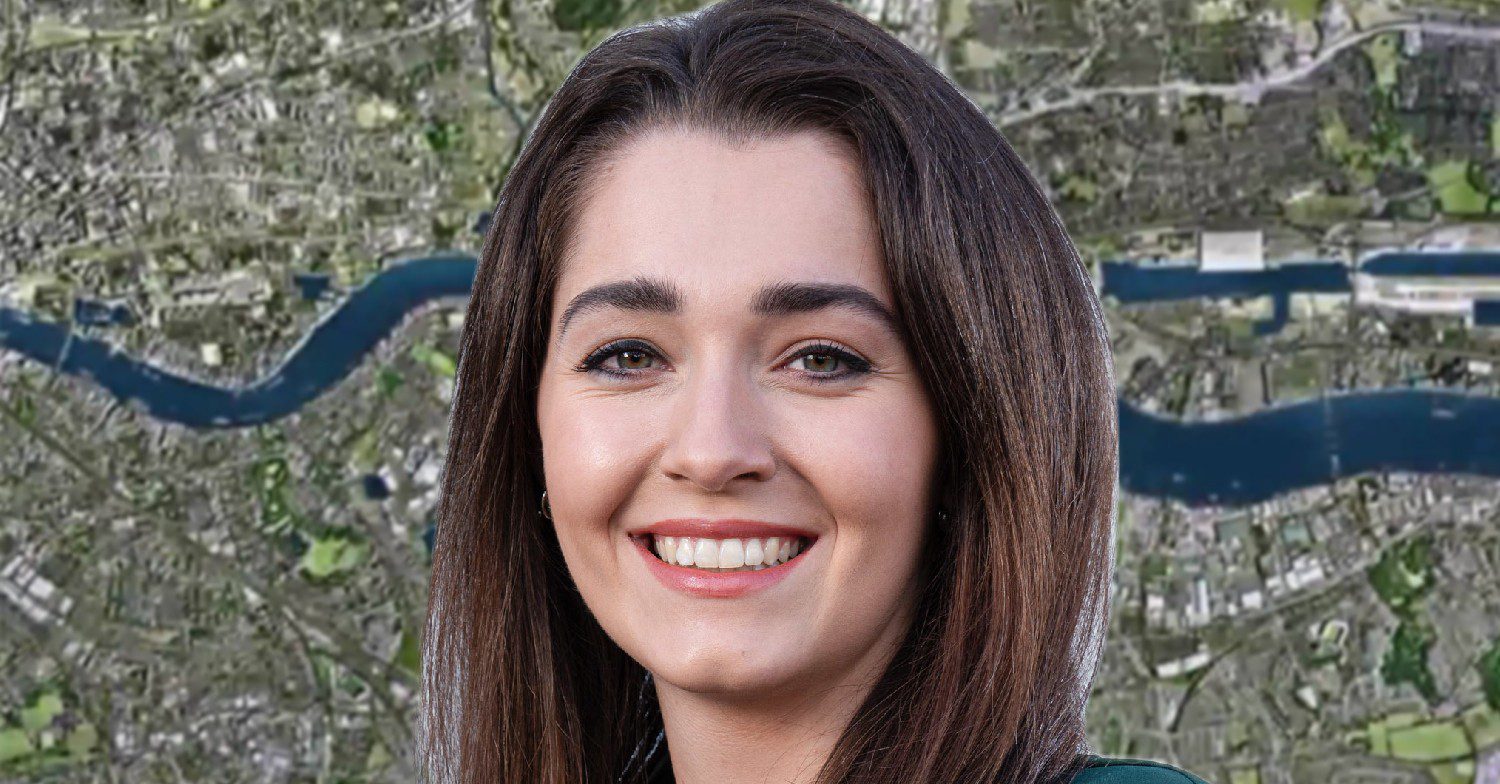 Her mum is Lucy Alexander Her mum is Lucy Alexander
