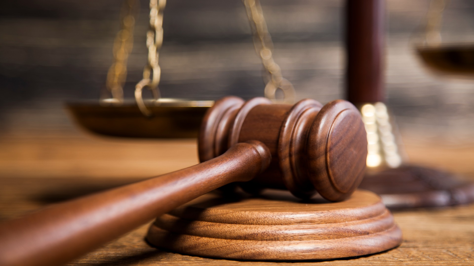 Huh!? Man Assaults Choose In Courtroom Over His Sentence (Video)