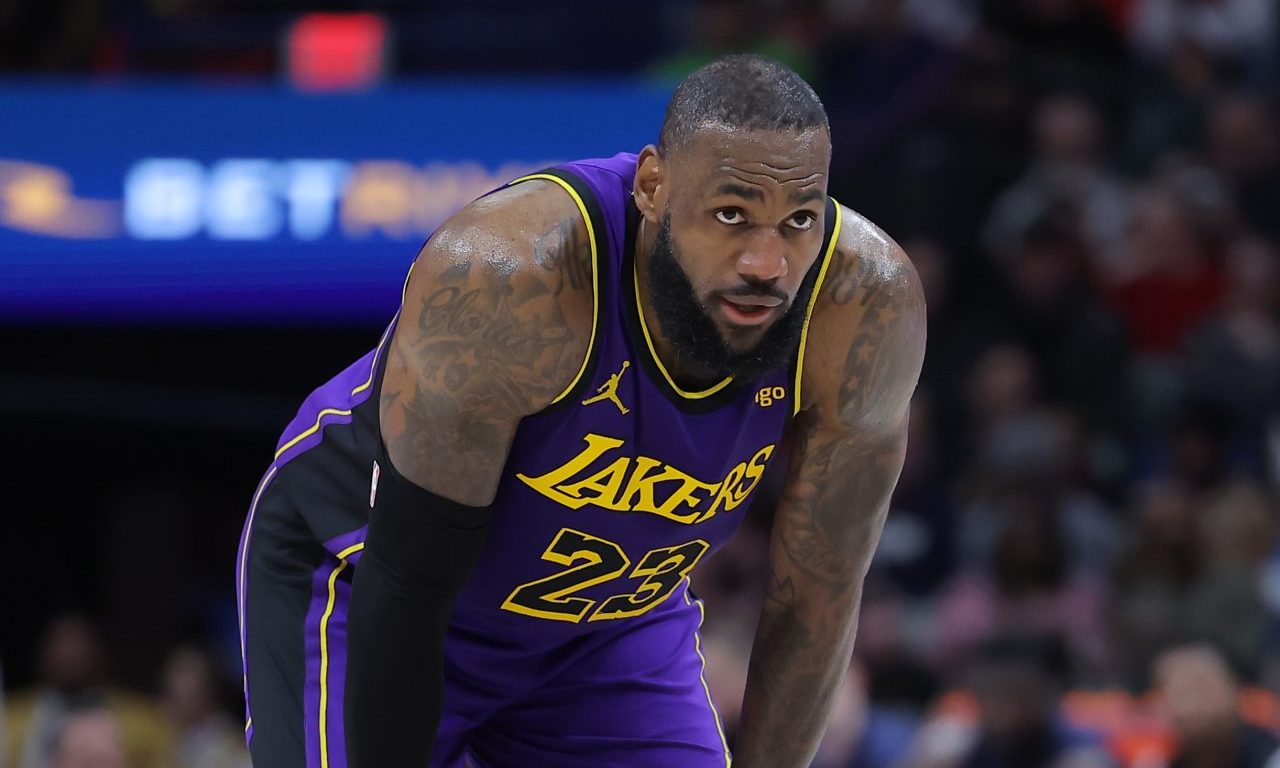 Social Media Reacts To LeBron James’ Hair Brush Working OT