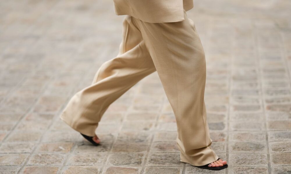 11 Linen Pant Outfits to Put on All Yr