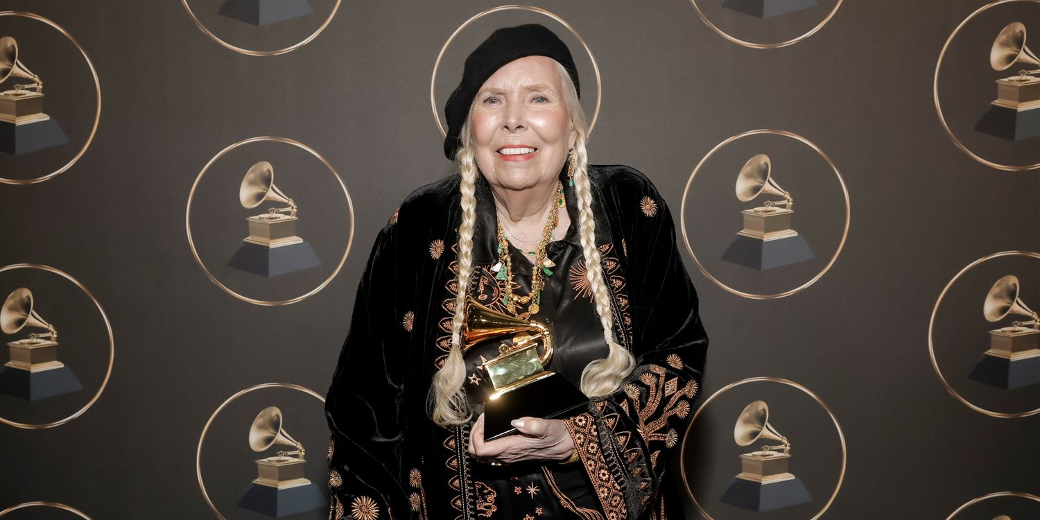 80-12 months-Outdated Joni Mitchell Simply Wore the Ilia Tremendous Serum Pores and skin Tint