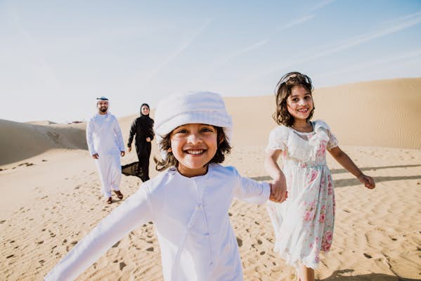 Visiting Abu Dhabi with youngsters: theme parks, pace boats and farms