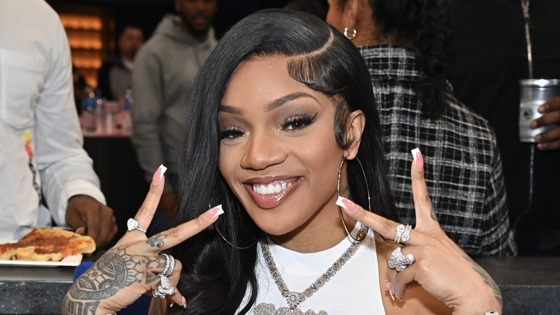 GloRilla Goes Viral After Flirting With Damian Lillard (Picture) GloRilla Goes Viral After Flirting With Damian Lillard (Picture)