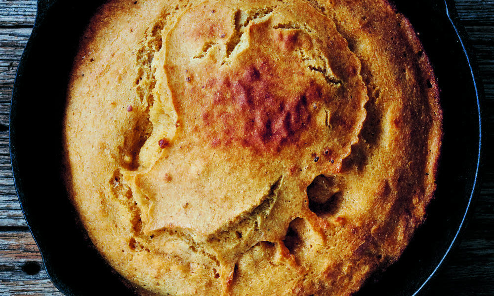 Indian Creek Skillet Cornbread | The Splendid Desk