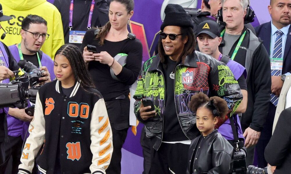 Blue Ivy and Rumi Make Cute Look at Tremendous Bowl