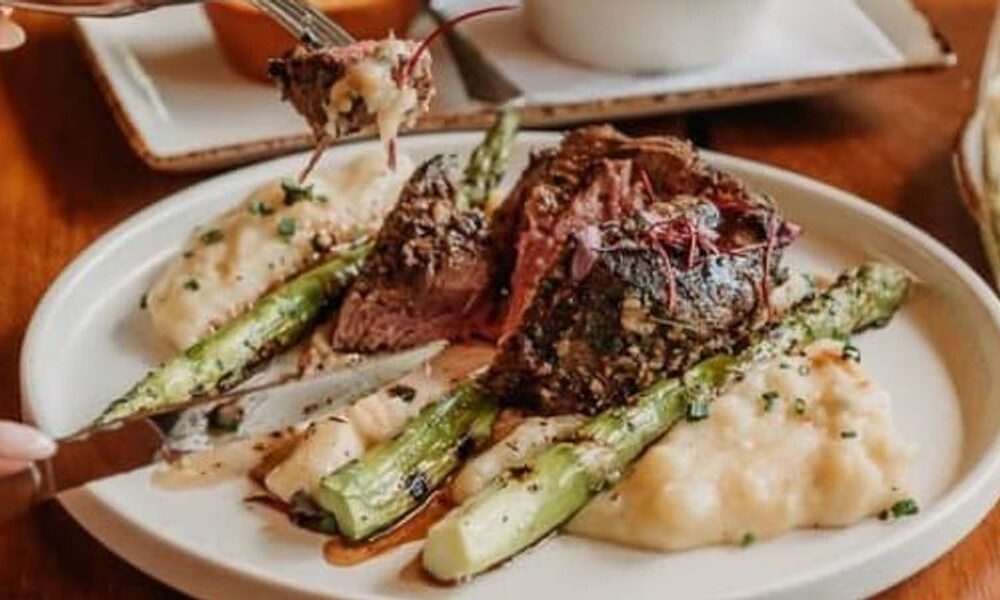 An upscale steakhouse chain and a Texas-inspired newcomer supersize San Antonio meals information