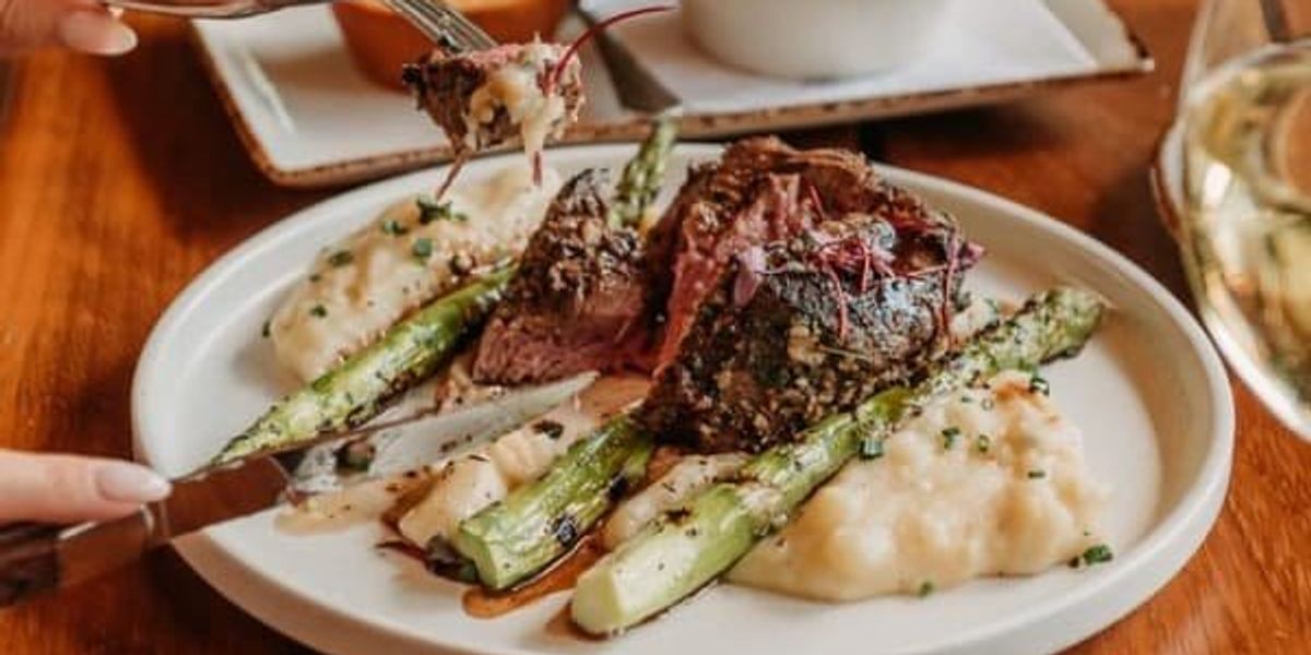 An upscale steakhouse chain and a Texas-inspired newcomer supersize San Antonio meals information An upscale steakhouse chain and a Texas-inspired newcomer supersize San Antonio meals information