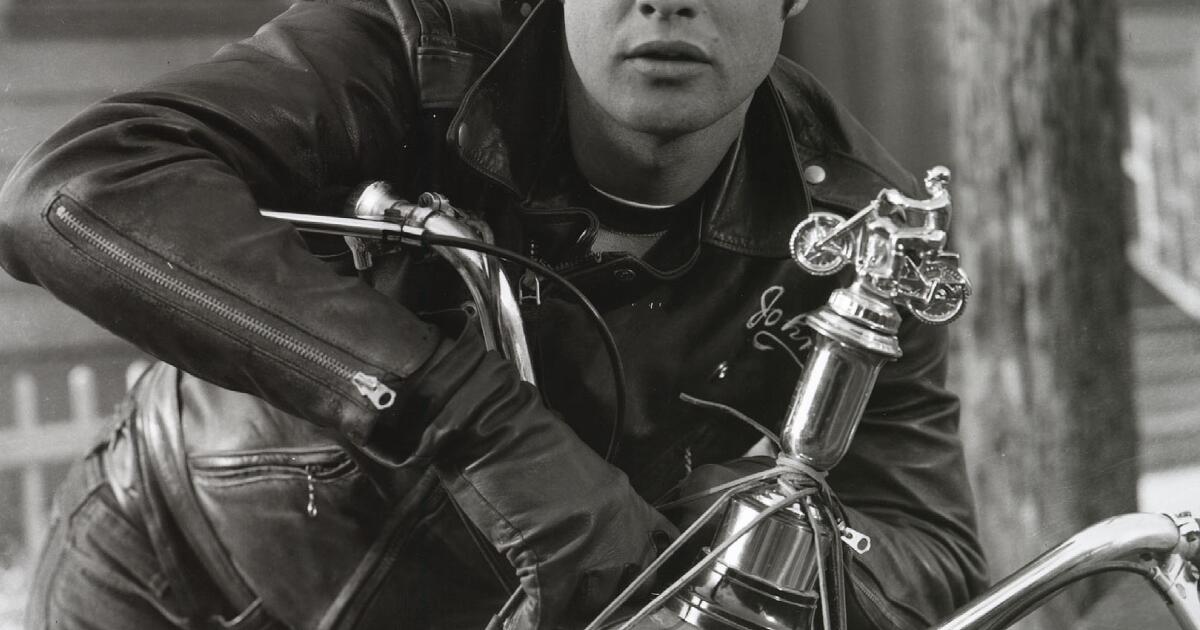 How one photograph of Marlon Brando turned us all slightly homosexual