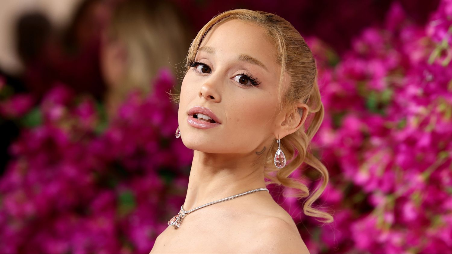 Ariana Grande Wore a Glinda-Coded Robe to the 2024 Oscars