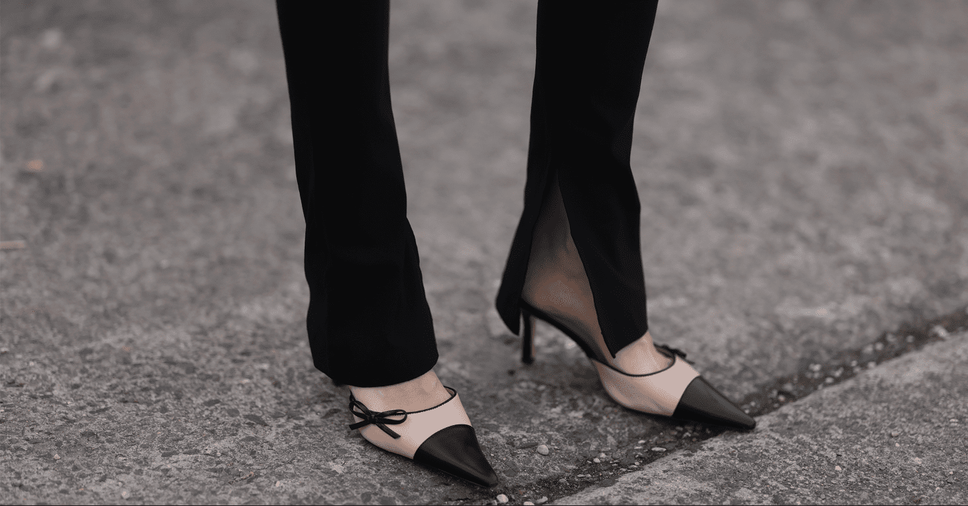 Sneakers to Put on With Flare Leggings