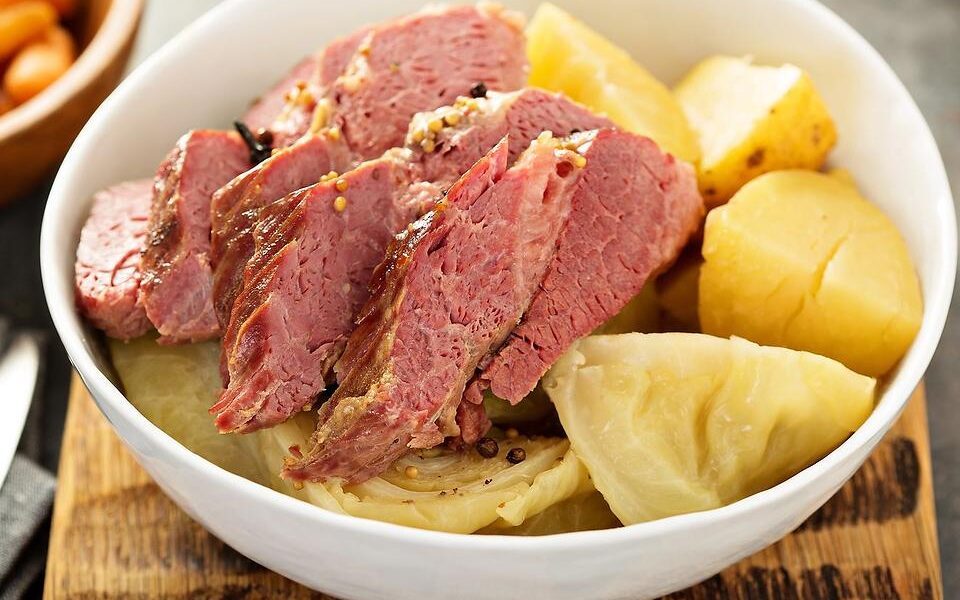 The Best One-Pot Corned Beef & Cabbage Recipe for St. Patrick’s Day (6 Substances) | Beef