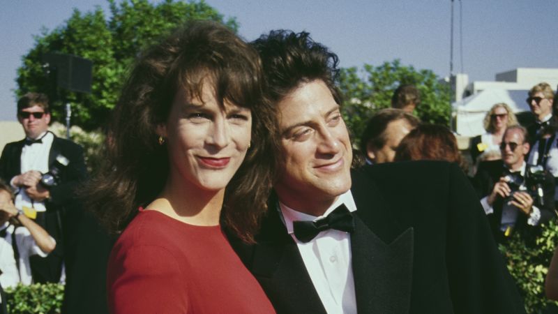 Jamie Lee Curtis credit Richard Lewis along with her sobriety: ‘Relaxation in laughter’