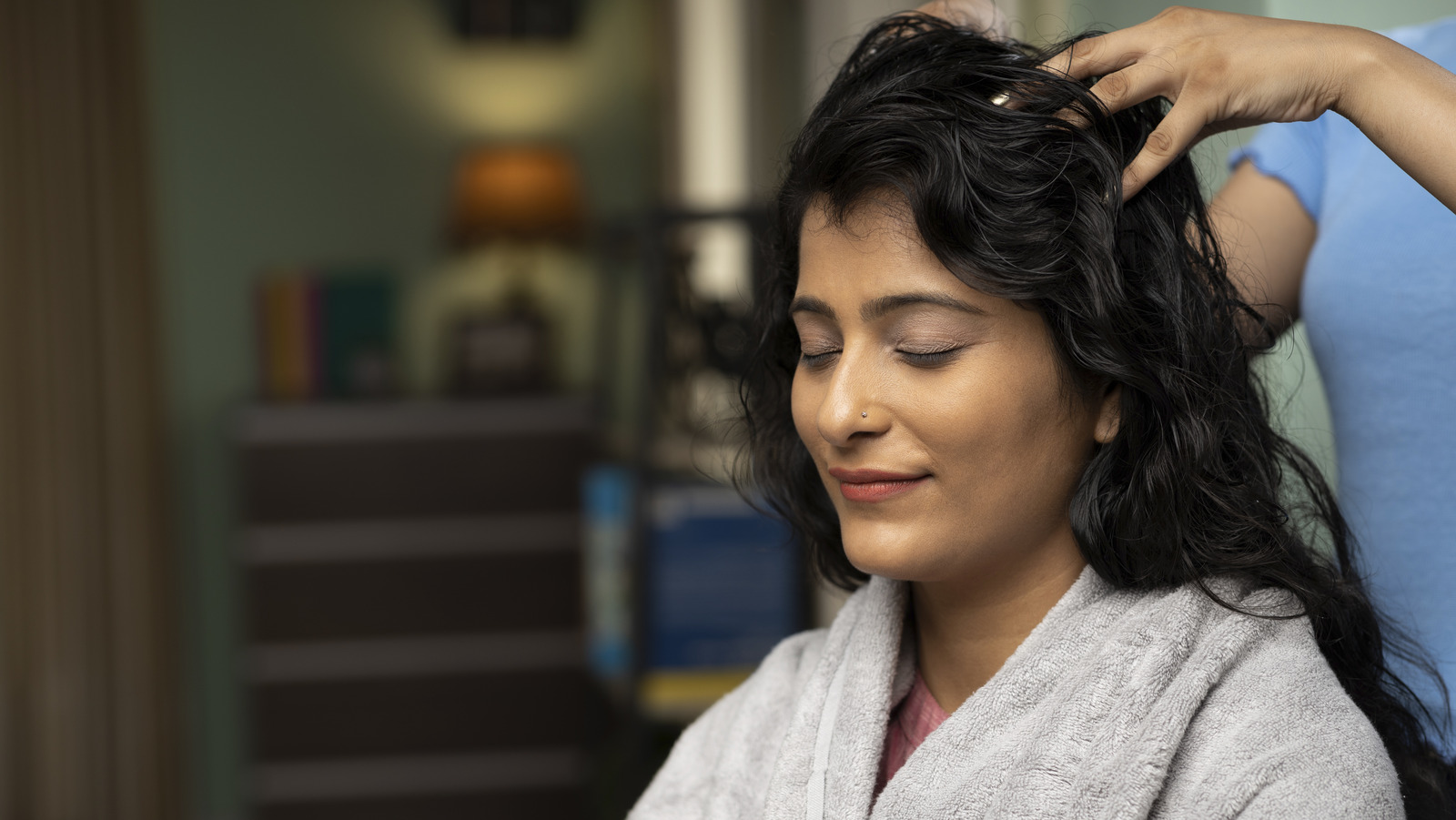 Can Scalp Massages Actually Emulate Face Lifts? We Requested An Esthetician