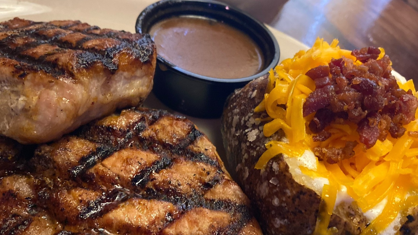 The Ingredient That Offers Texas Roadhouse’s Steak Sauce Its Distinctive Taste