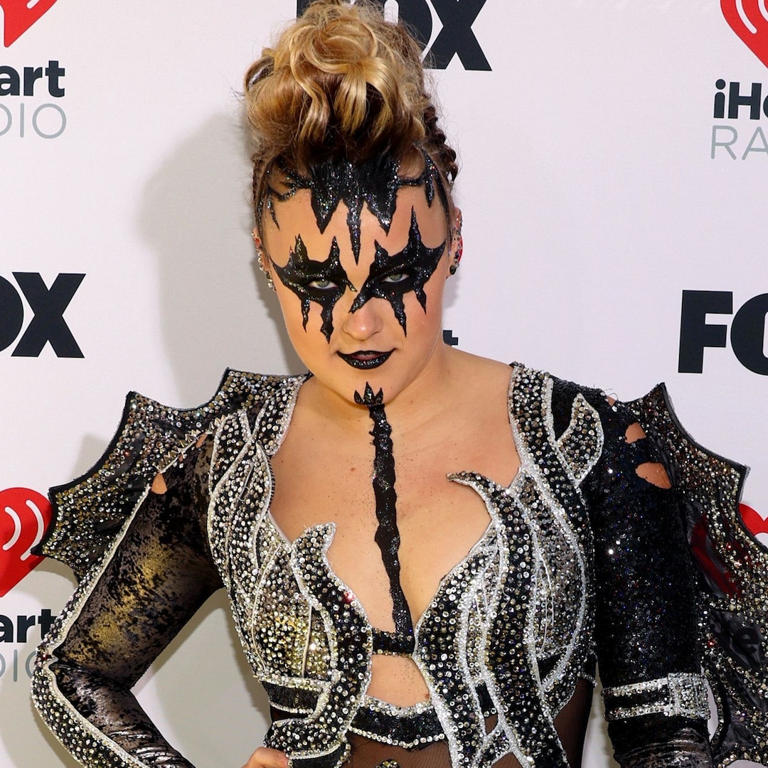 JoJo Siwa Addresses Declare She “Stole” Track “Karma” From Miley Cyrus JoJo Siwa Addresses Declare She “Stole” Track “Karma” From Miley Cyrus