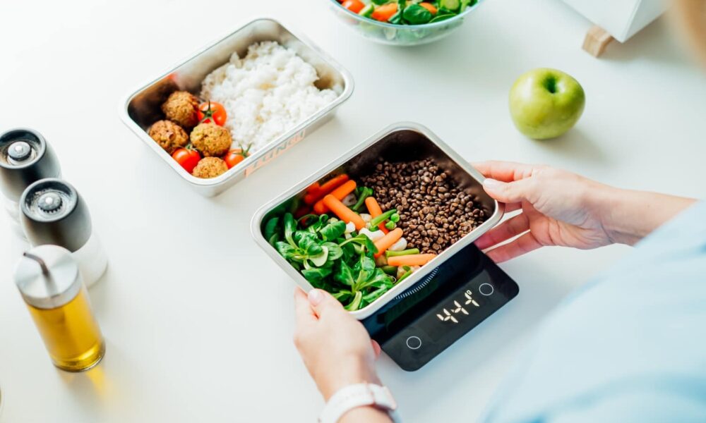Ought to You Weigh Meals Earlier than or After Cooking?