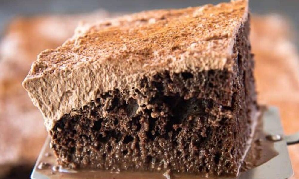 11 Scrumptious Potluck Desserts That’ll Make You the Speak of the City