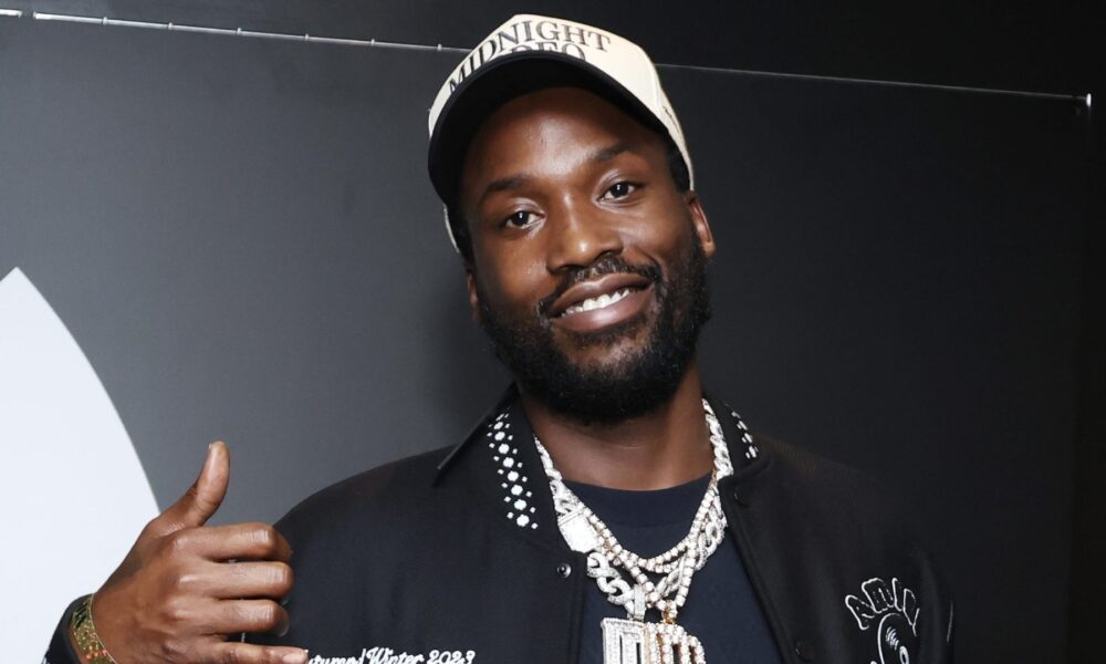 Meek Mill Shares Trip Picture, Social Media Reacts
